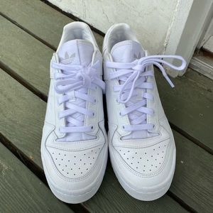 WHITE ADIDAS ORIGINALS FORUM BOLD